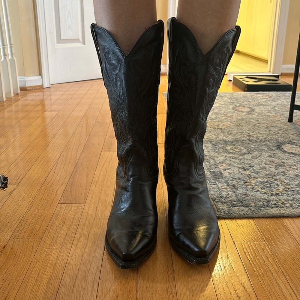 Dan Post cowgirl boots size 9. Worn a couple of times